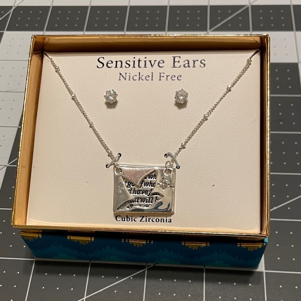 Silver Cubic Zirconia Necklace & Earring Set - Silver D03 6657